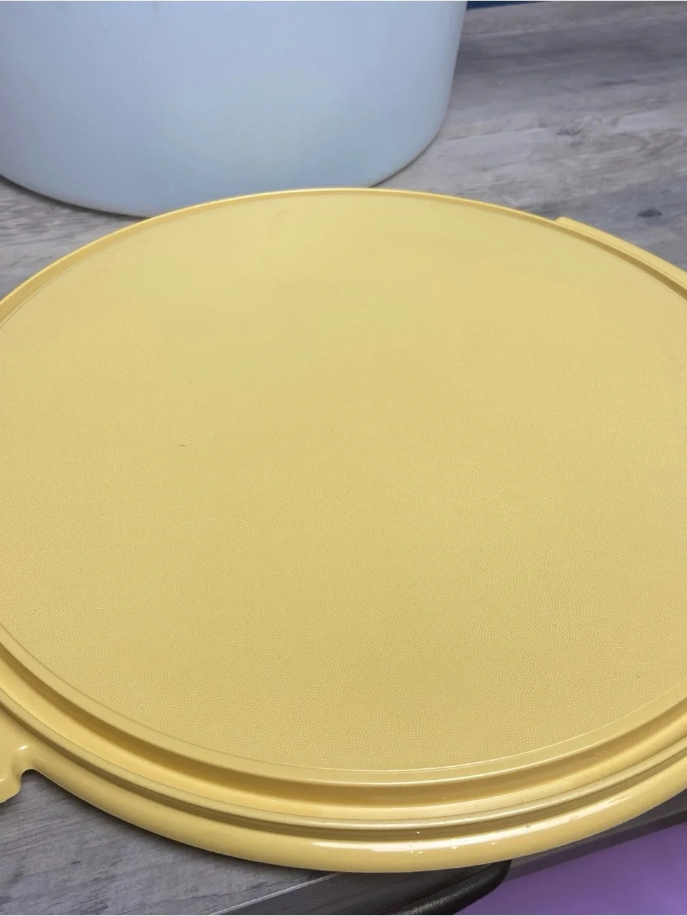 Vintage Tupperware round cake taker with a yellow Harvest Gold plate & sheer lid